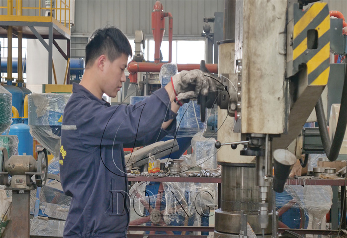 Palm kernel oil processing machines operation.jpg